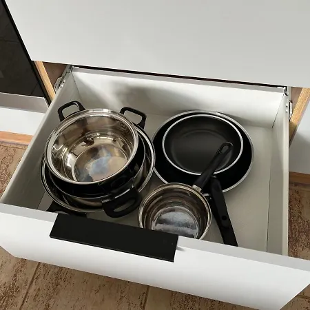 New Cozy Studio, Ac & Balcony Apartmán