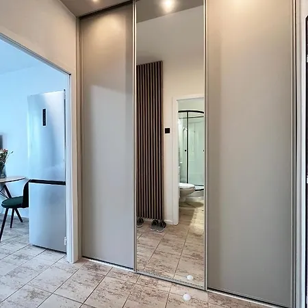 New Cozy Studio, Ac & Balcony *