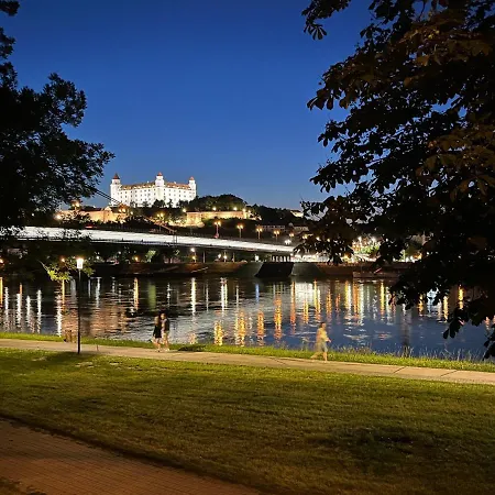 Apartmán New Cozy Studio, Ac & Balcony