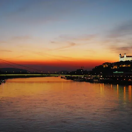 New Cozy Studio, Ac & Balcony Apartmán Bratislava