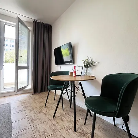 New Cozy Studio, Ac & Balcony