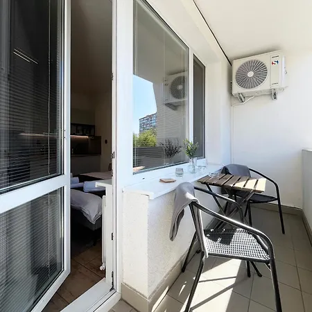New Cozy Studio, Ac & Balcony * Bratislava