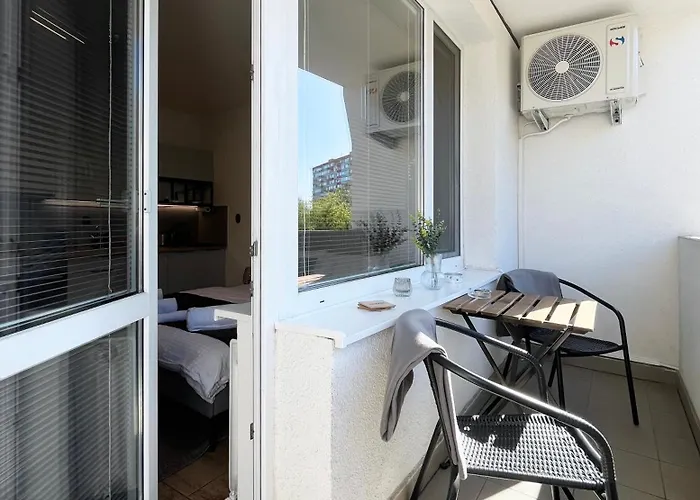 New Cozy Studio, Ac & Balcony * ברטיסלאבה