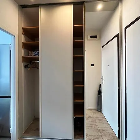 New Cozy Studio, Ac & Balcony