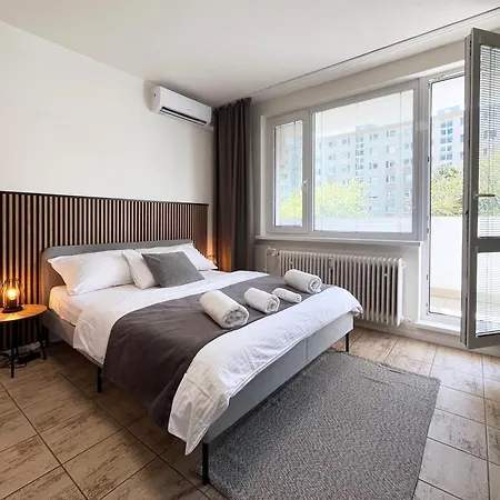 Apartman New Cozy Studio, Ac & Balcony *