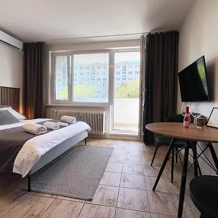 New Cozy Studio, Ac & Balcony Μπρατισλάβα